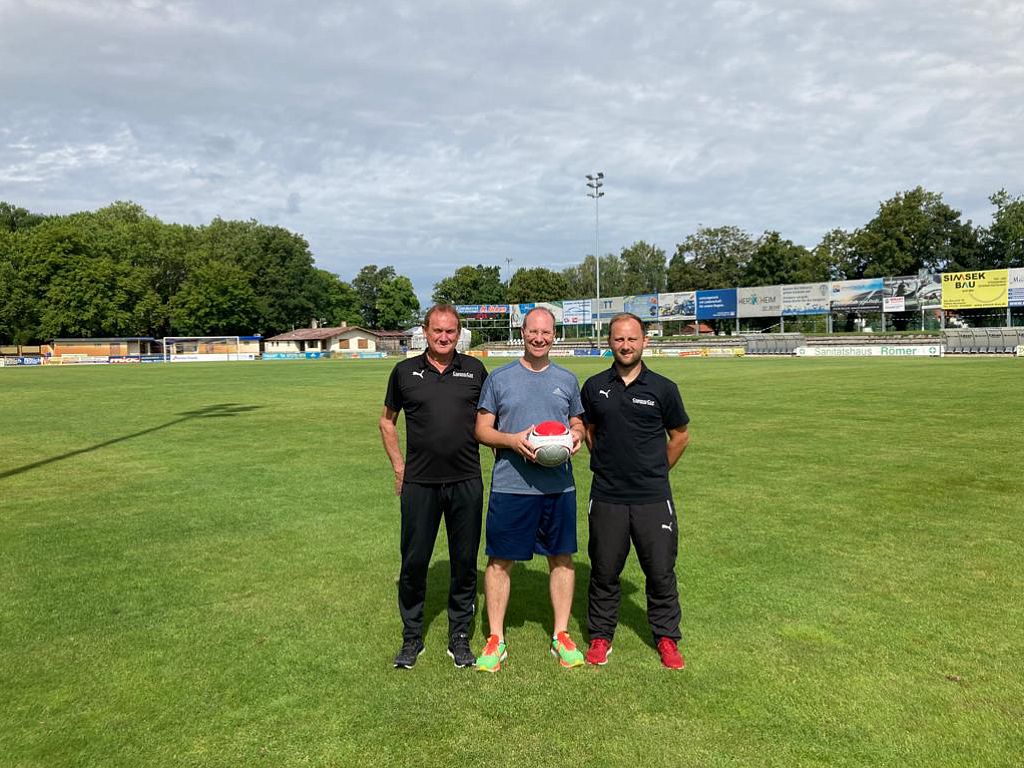 Hans Grübler (li) und Sebastian Ebeling (re) mit Sascha Hochdörffer (Orga-Team Herxheim)