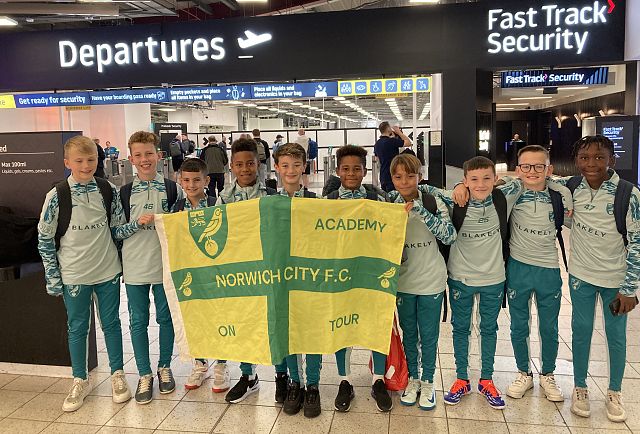 Internationale Teams dabei